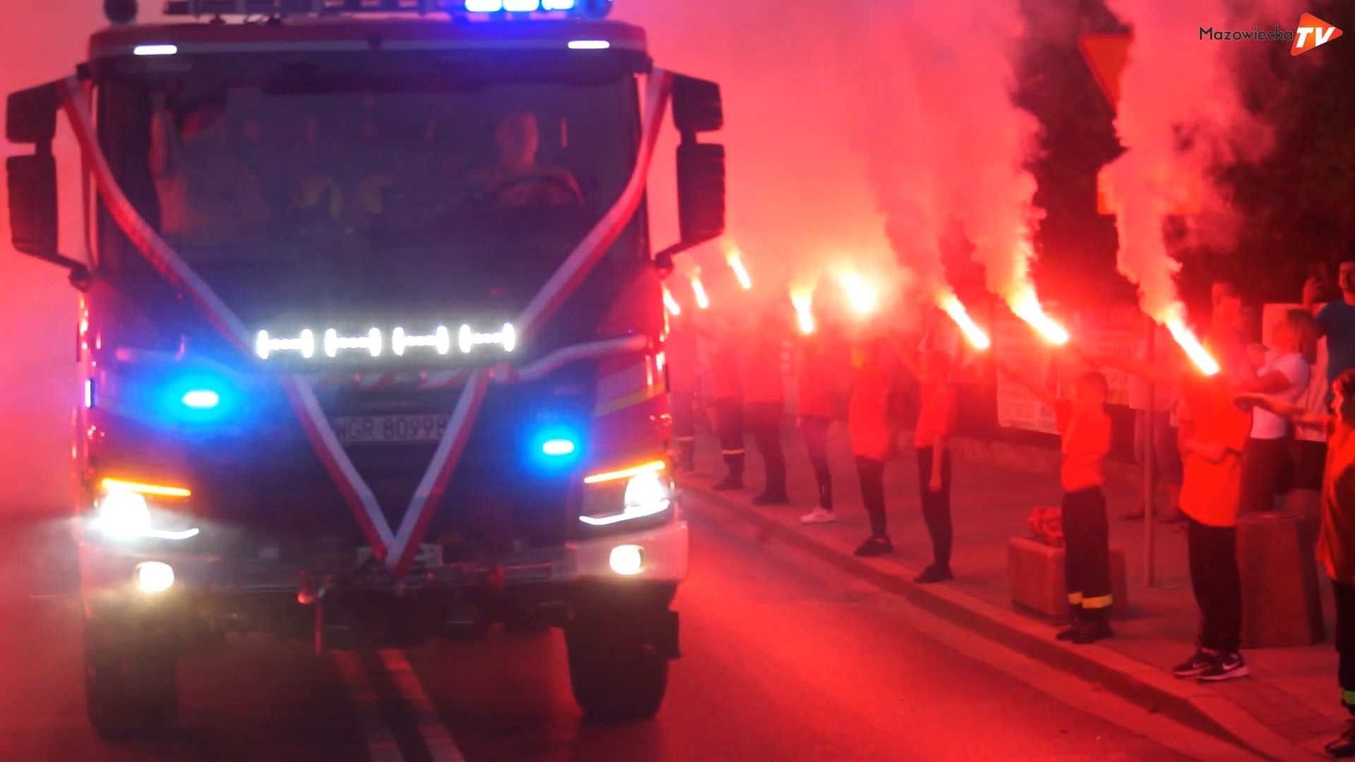 Strażacy z mogielnickiej jednostki powitali nowy samochód ratowniczo-gaśniczy